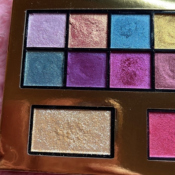 Juicy Couture The Shady Eyeshadow & Highlighter Palette - Picture 6 of 7